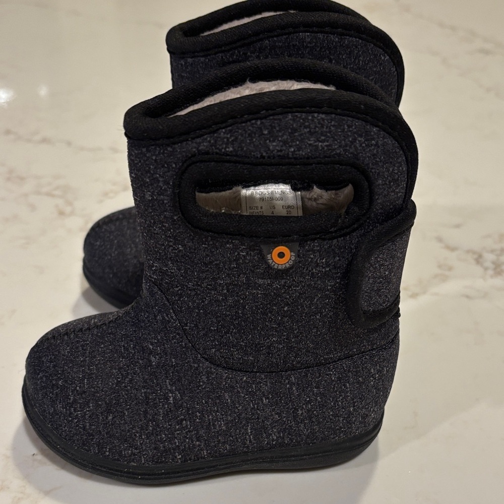 Bogs Cozy Black Toddler Boots Sz4